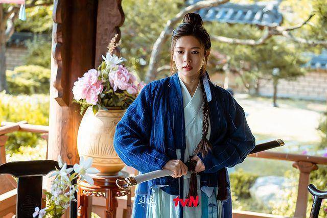 Jung So Min di drama Alchemy of Souls (instagram.com/tvn_drama)