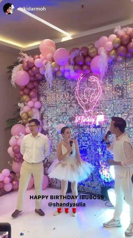 potret ulang tahun Shandy Aulia (instagram.com/rizkidarmoh)