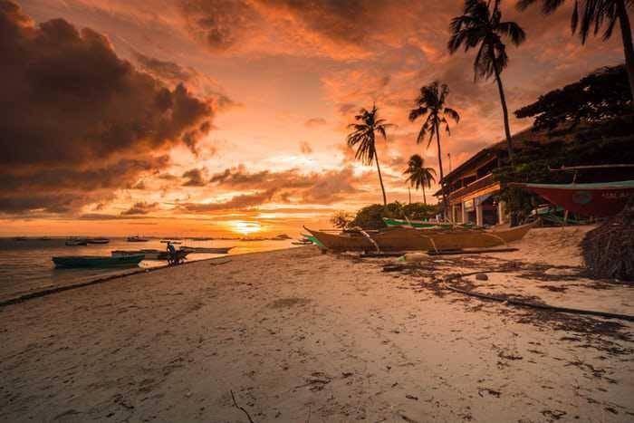 ilustrasi sunset (unsplash.com/Zany Jadraque)