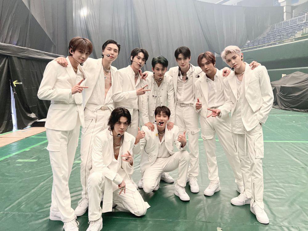 Kegiatan 9 Anggota NCT 127 Saat Karantina, Cukur Kumis hingga Karaoke!