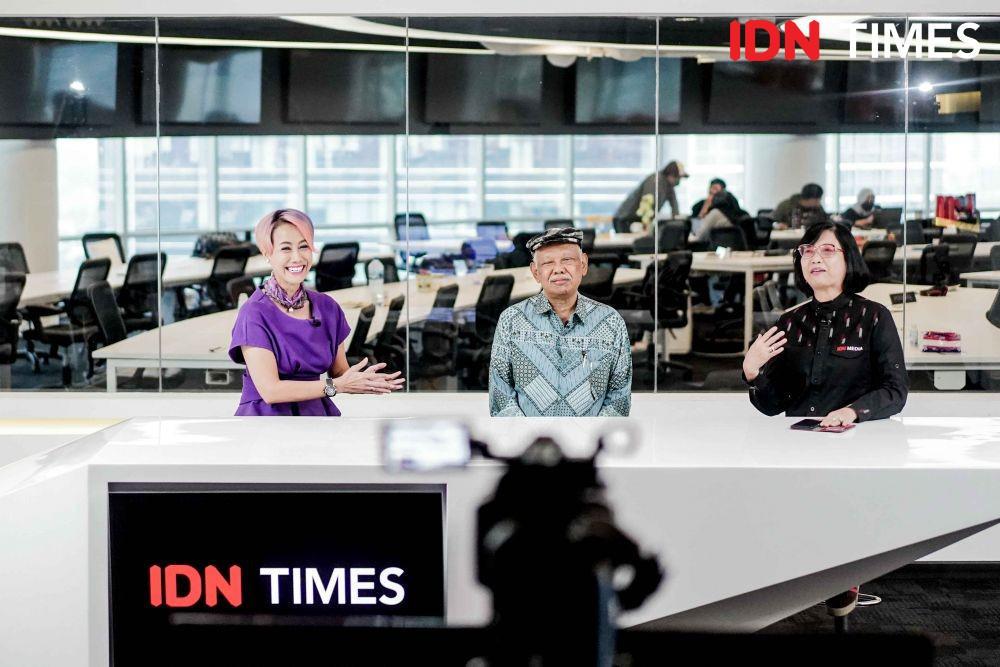 Ketua Dewan Pers, Azyumardi Azra dan Rosiana Silalahi dalam acara Ngobrol Seru "Media, Demokrasi, dan Pemilu 2024" pada Jumat (24/6/2022). (IDN Times/Herka Yanis)