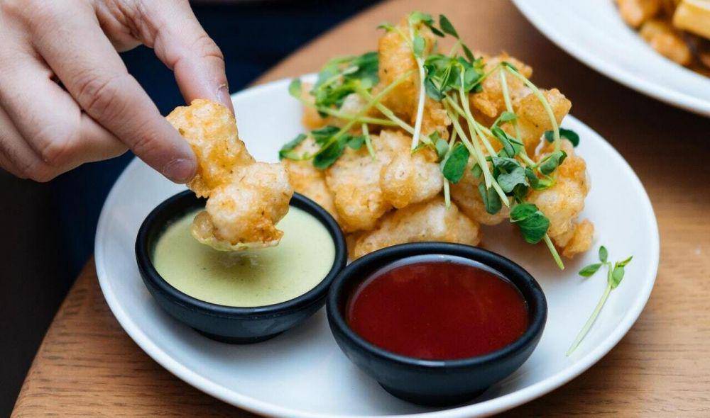 ilustrasi tahu crispy saus mozarella (pexels.com/Mister Mister)