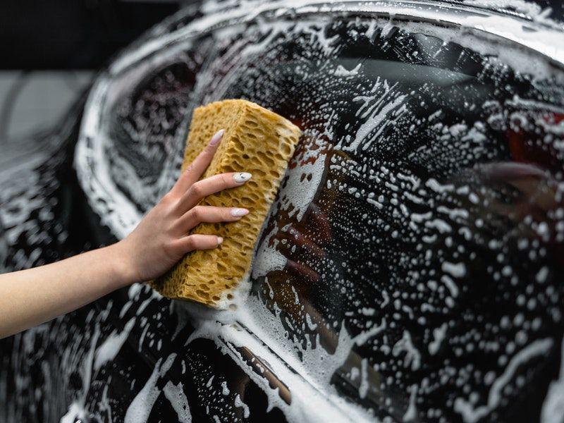 5 Alasan Mobil Wajib Segera Dicuci setelah Kehujanan, Cegah Karat!