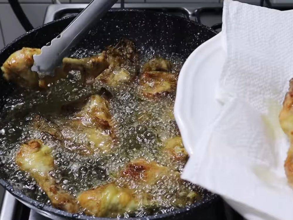 Ilustrasi menggoreng ayam (youtube.com/Indoculinaire Hunter)