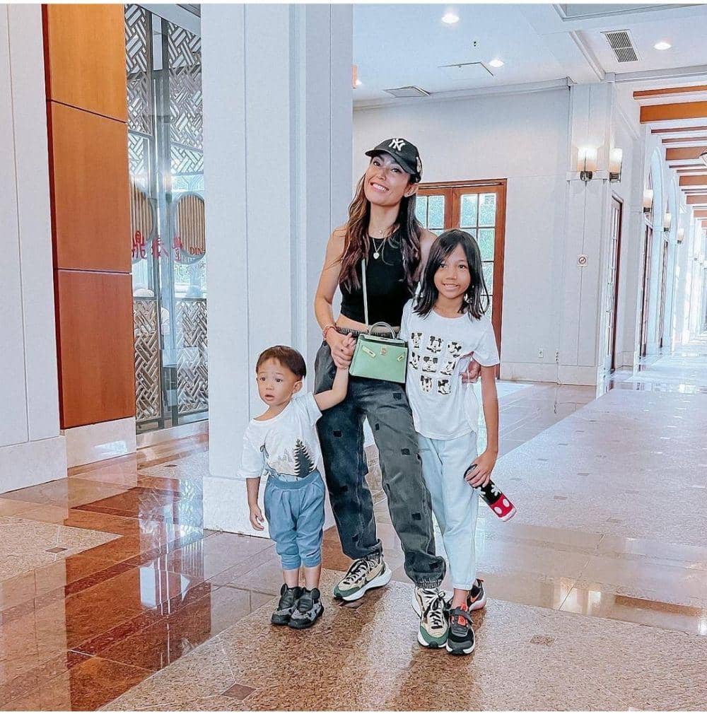 keluarga Ayu Dewi (instagram.com/mrsayudewi)