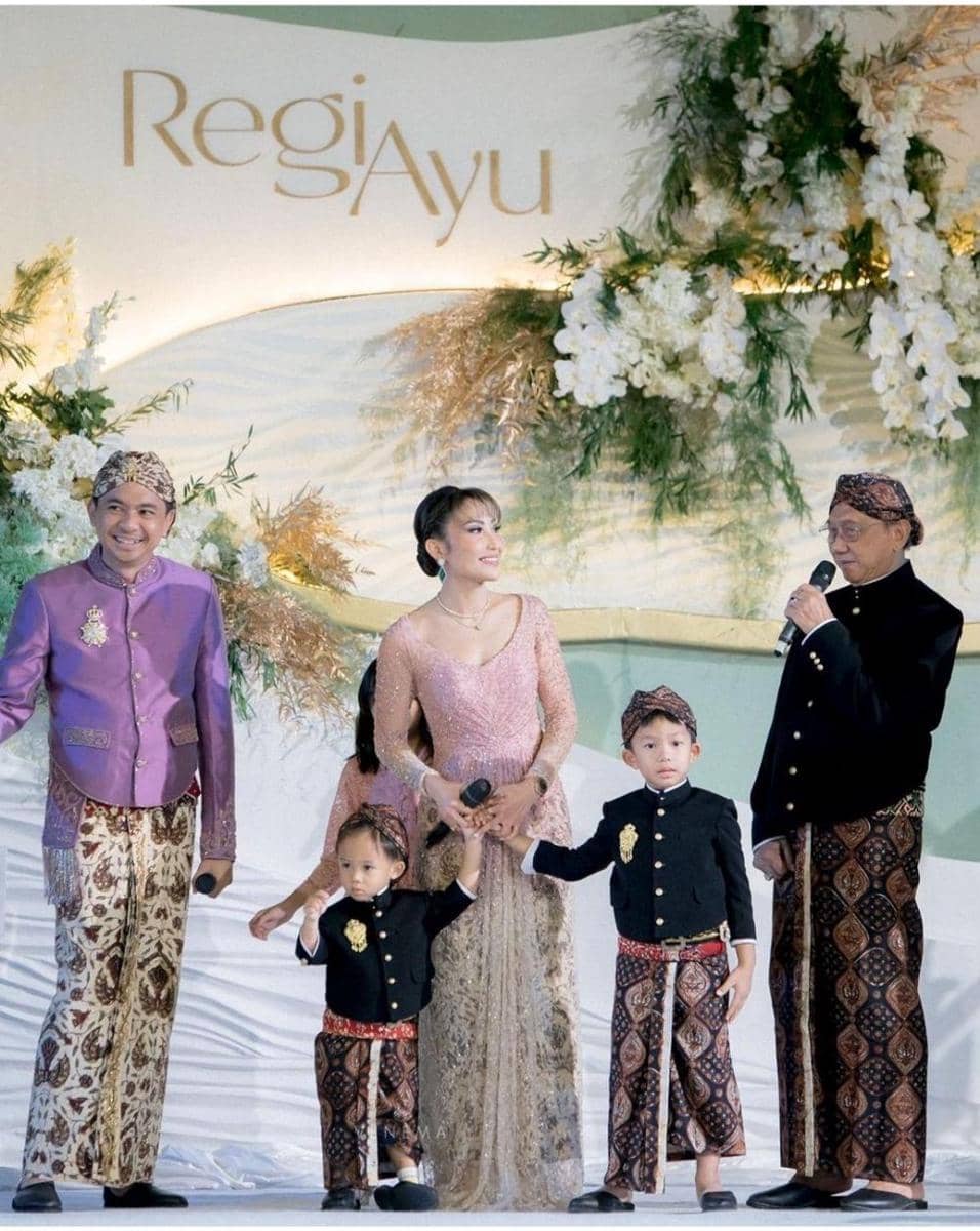 keluarga Ayu Dewi (instagram.com/mrsayudewi)