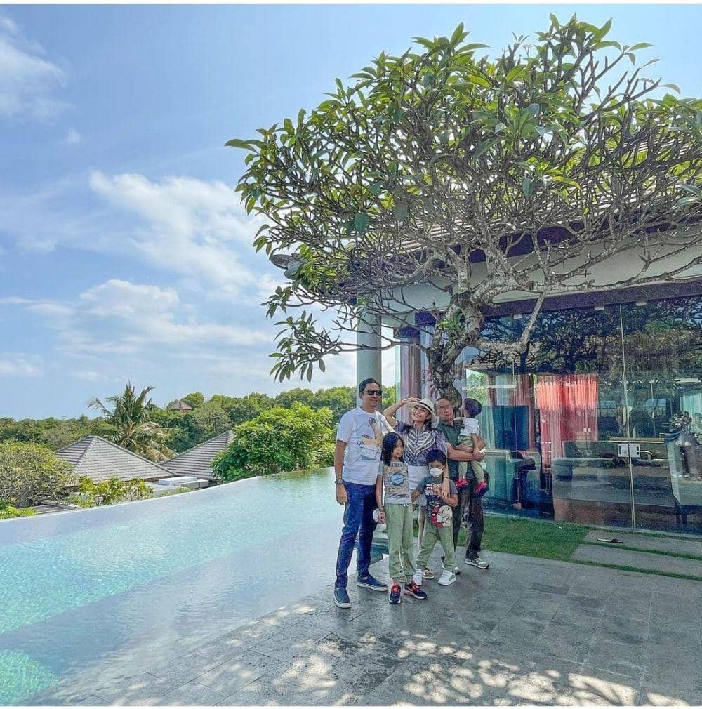 keluarga Ayu Dewi (instagram.com/mrsayudewi)