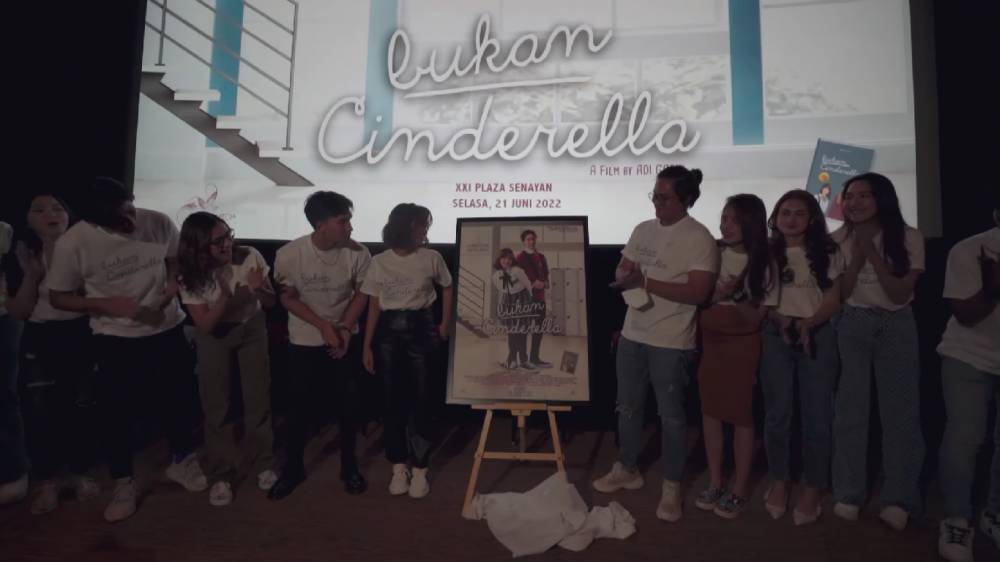 potret Fuji saat launching trailer film Bukan Cinderella (dok.YouTube/Fuji an)