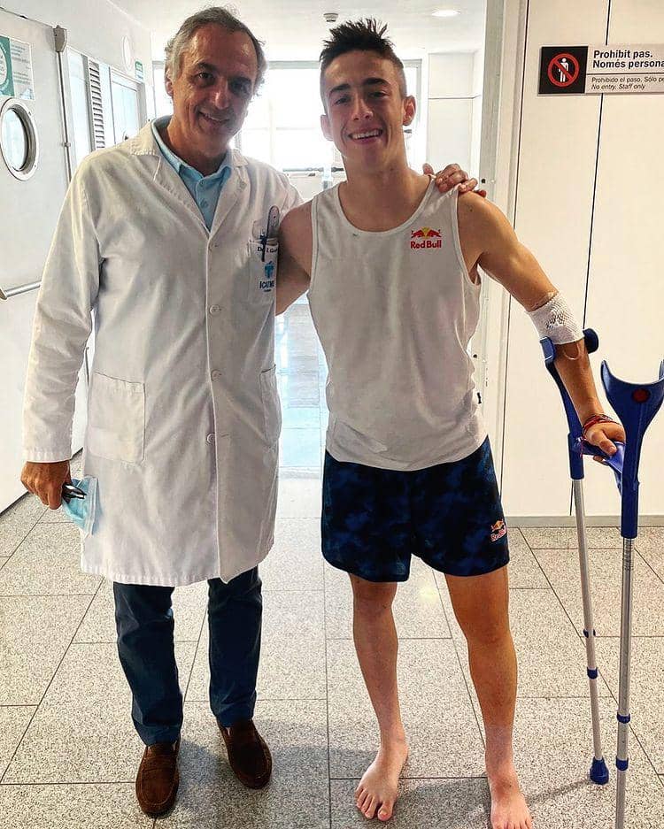 Pedro Acosta setelah menjalani operasi (instagram.com/37pedroacosta)