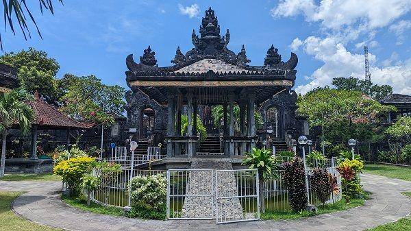 Pura Ponjok Batu (google.com/maps/jeremy hamaoui)