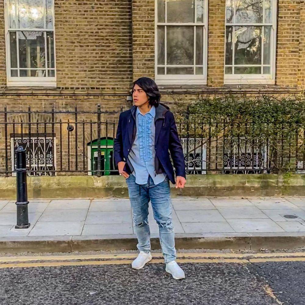 Potret OOTD kasual sampai formal ala El Rumi (instagram.com/elelrumi)