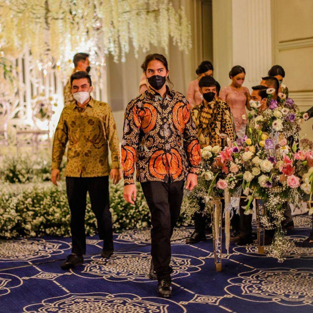 Potret OOTD kasual sampai formal ala El Rumi (instagram.com/elelrumi)
