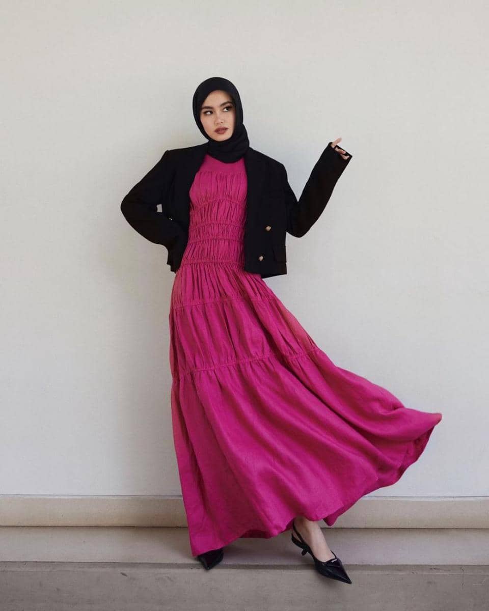 inspirasi ootd dengan outfit berwarna candy pink (instagram.com/sashfir)