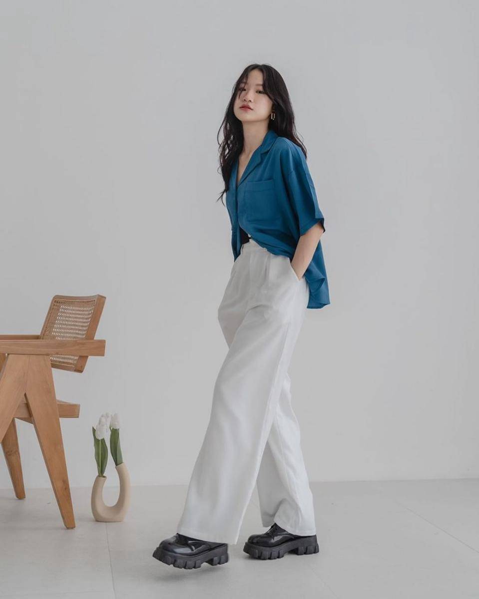 Lynn Shirt dari Yeona (instagram.com/yeona.id)
