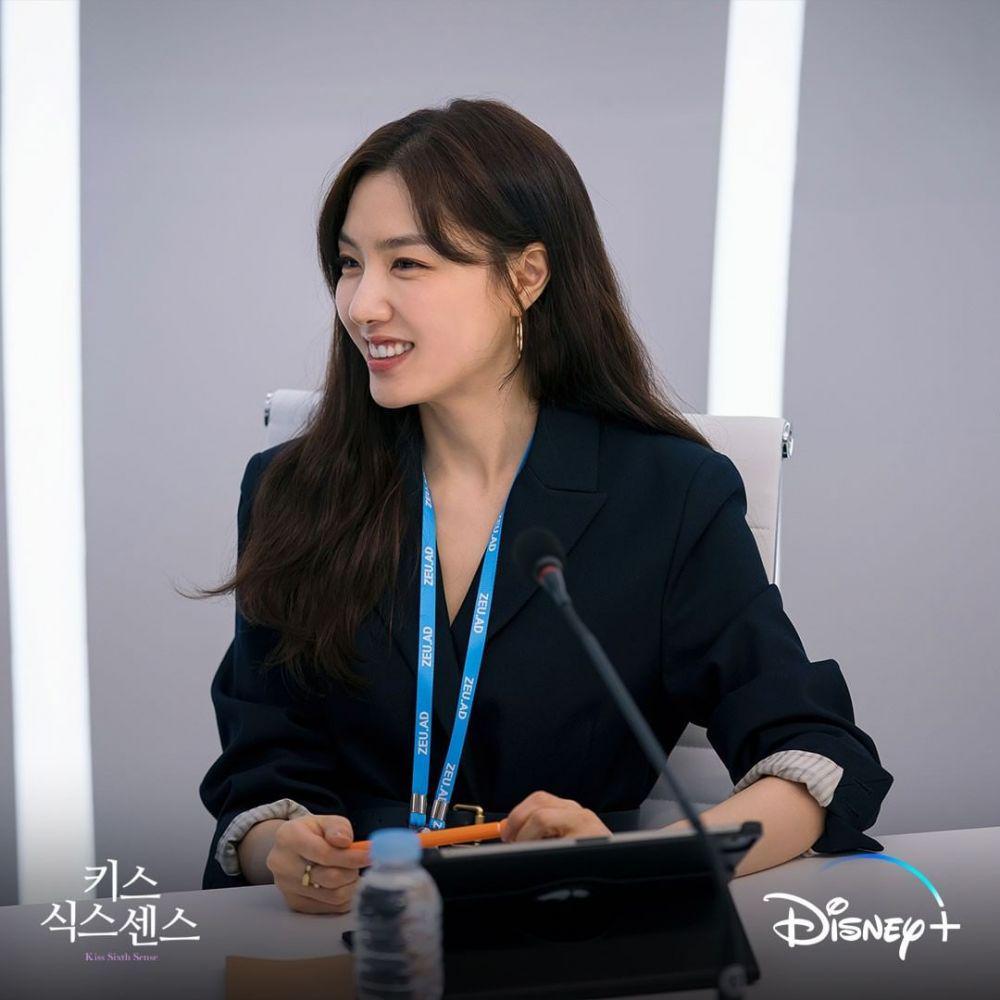 10 Harga Fashion Item Seo Ji Hye di Kiss Sixth Sense (Part 1)