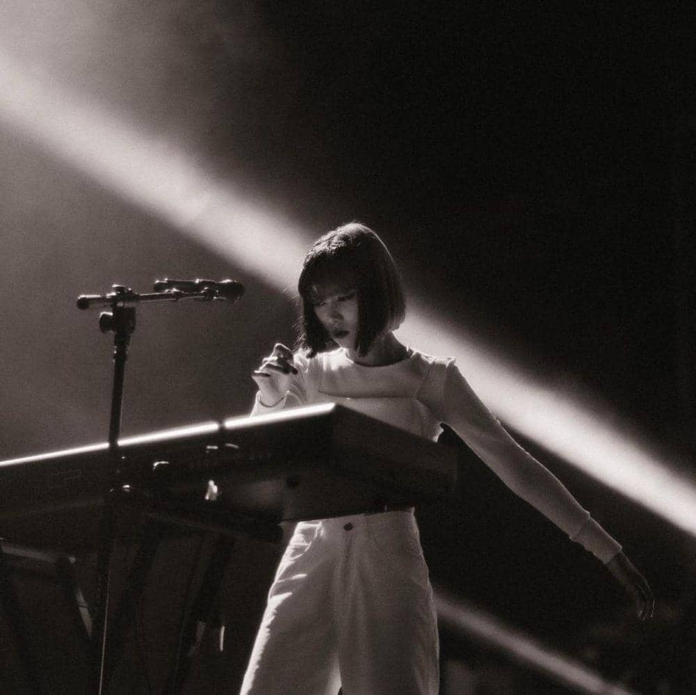 Isyana membawakan lagu Unlock The Key (instagram.com/isyanasarasvati)