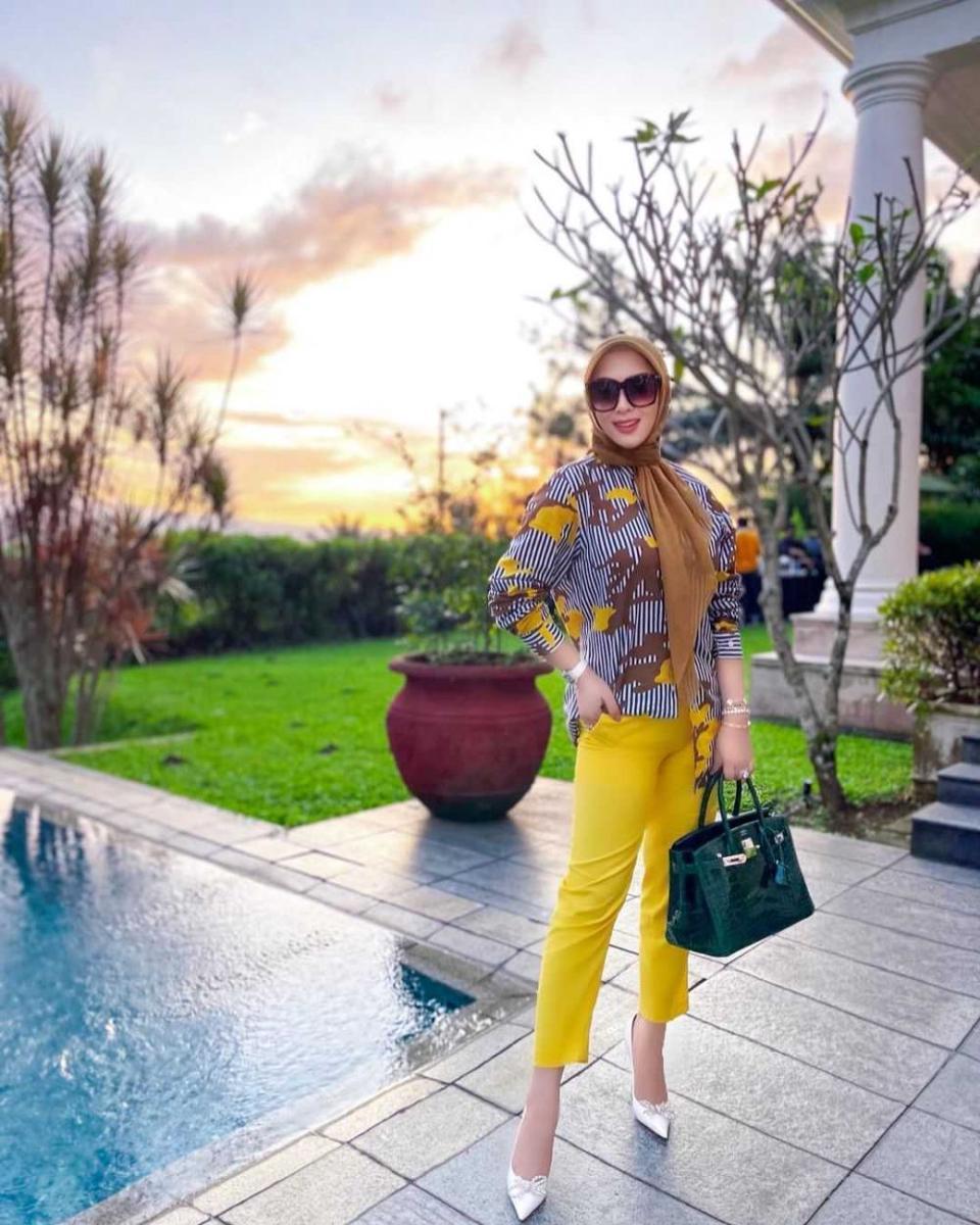 7 Ide OOTD Ala Syahrini yang Mudah Disontek, Hijabers Wajib Tahu!