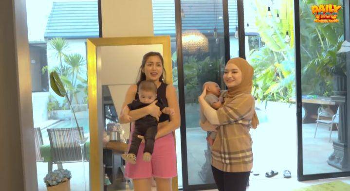 potret Nathalie Holscher jenguk baby Don (youtube.com/Jessica Iskandar)