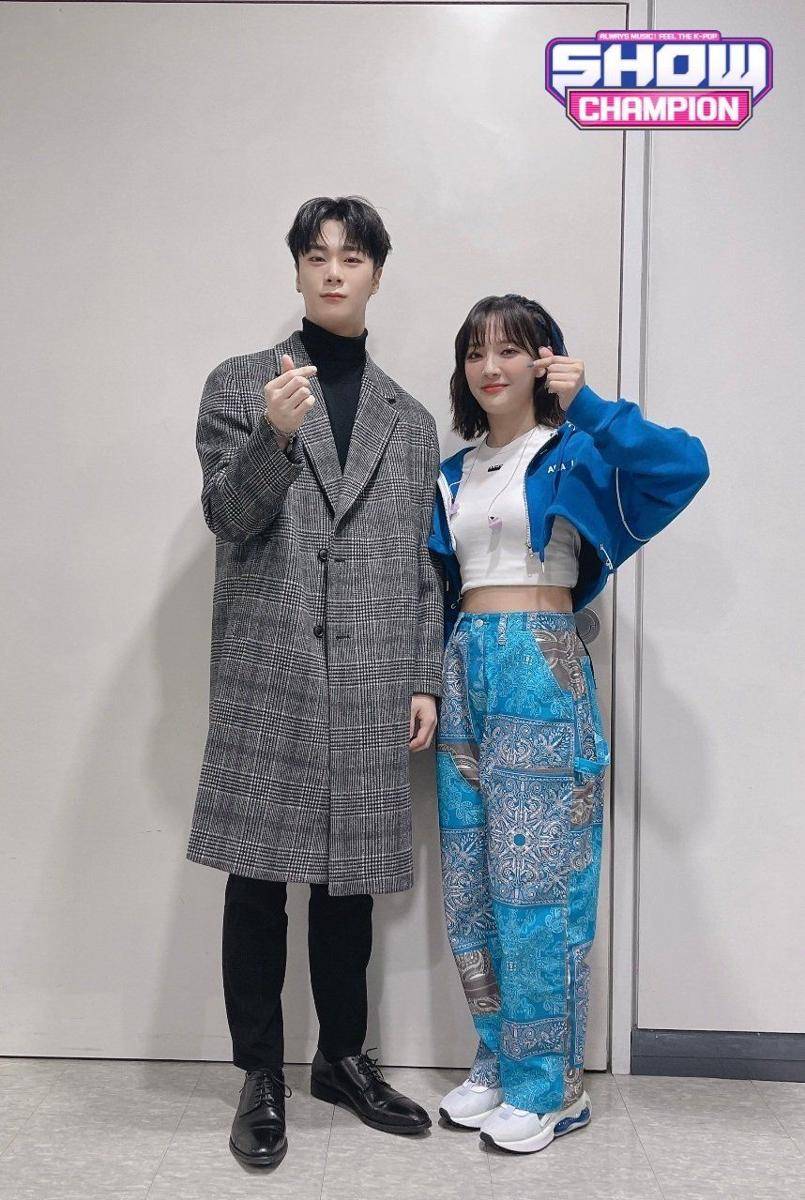 Moonbin ASTRO dan Moon Sua Billlie (Twitter.com/showchampion1) )