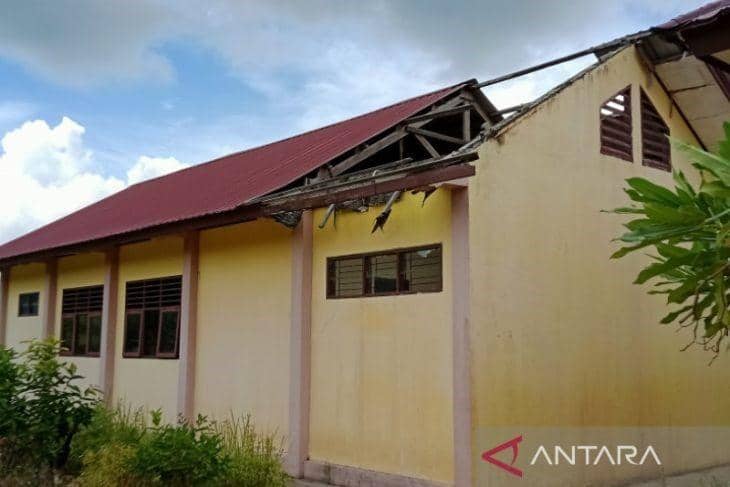 Rusak Sejak 2020 karena Puting, Atap SMPN 25 Penajam Belum Diperbaiki