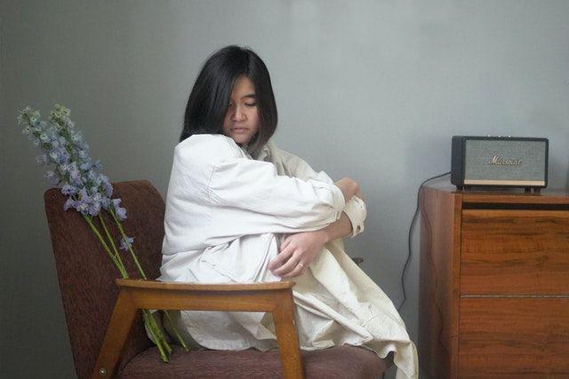 perempuan sedih (pexels.com/@Ksenia Kartasheva)
