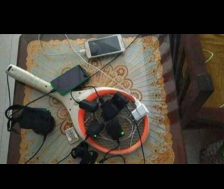 orang asal charger (instagram.com/duhreceh)
