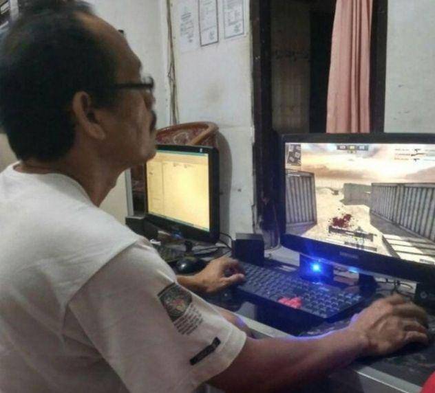bapak-bapak main game (instagram.com/awreceh)