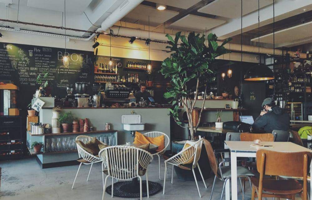 ilustrasi kafe (unsplash.com/daan evers)