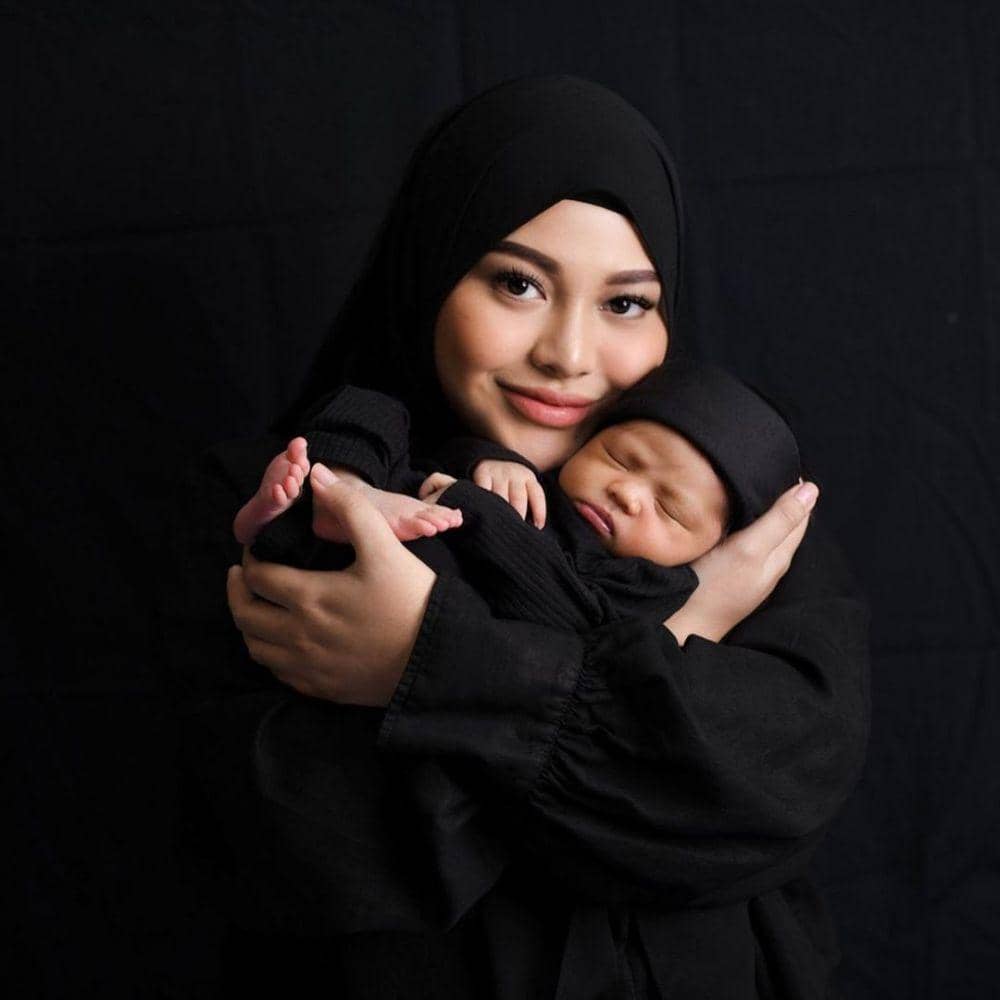 Aurel Hermansyah dan buah hati (instagram.com/aurelie.hermansyah)