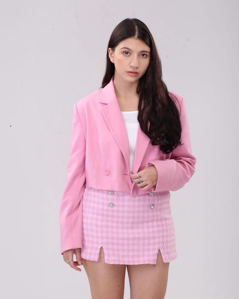 mix and match blazer (instagram.com/cassandraslee)