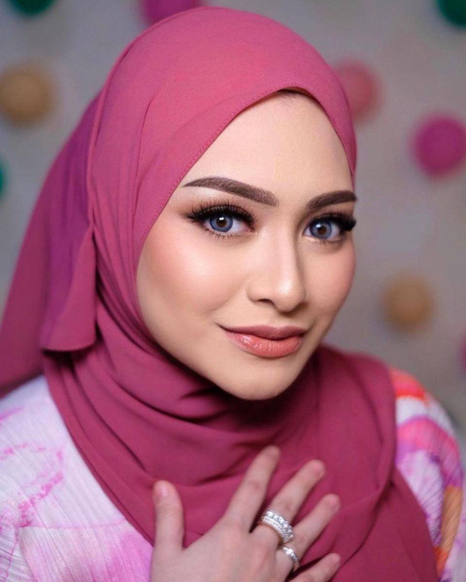 pemotretan Nathalie Holscher (instagram.com/chuamakeup)