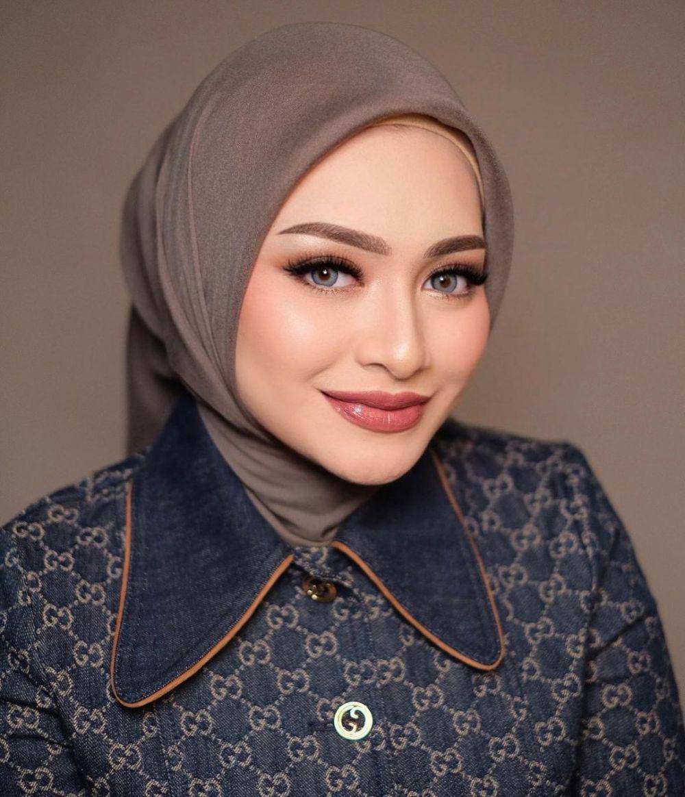 pemotretan Nathalie Holscher (instagram.com/chuamakeup)