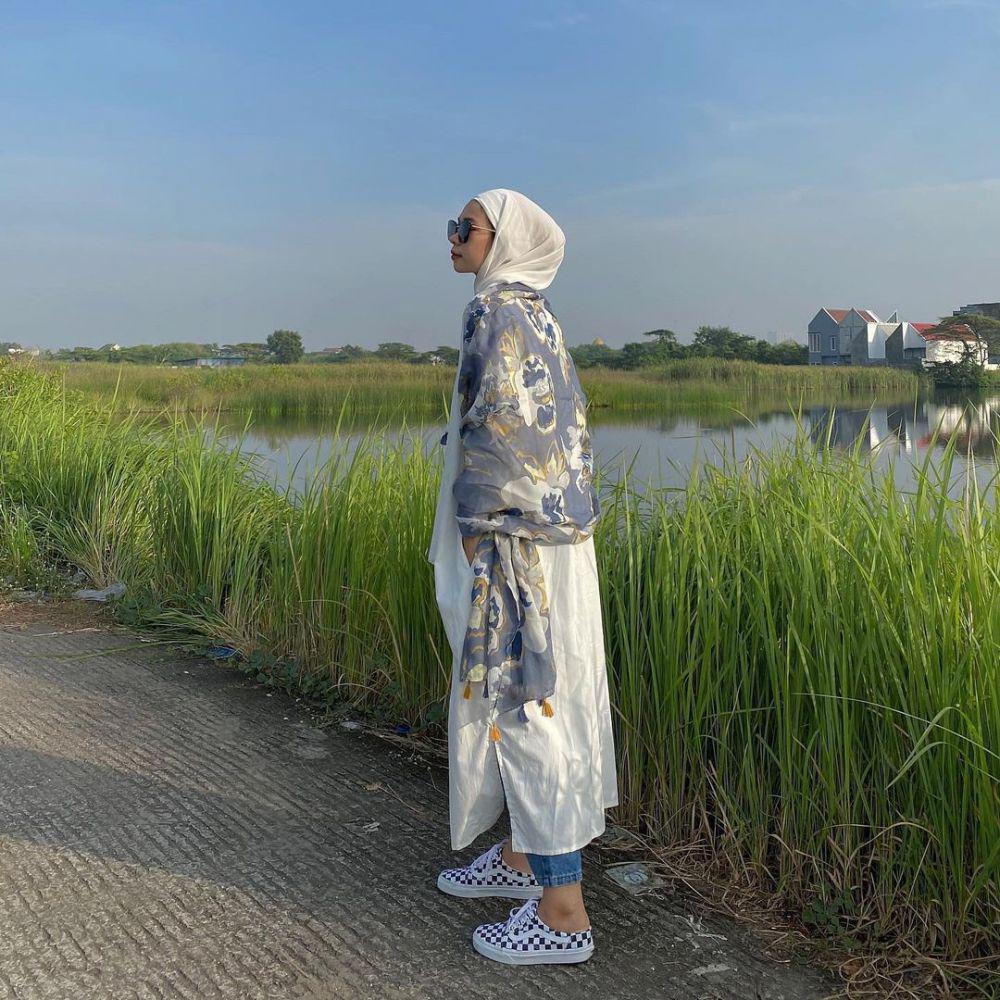 Outfit putih ala Fitri Hasriani (instagram.com/_kakpit)