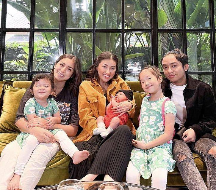 Baby Don dijenguk rekan artis mamanya (instagram.com/inijedar)