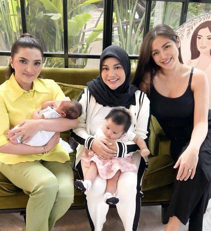 Baby Don dijenguk rekan artis mamanya (instagram.com/inijedar)
