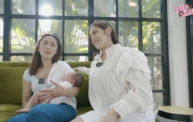 Baby Don dijenguk rekan artis mamanya (youtube.com/SelviKitty Family)