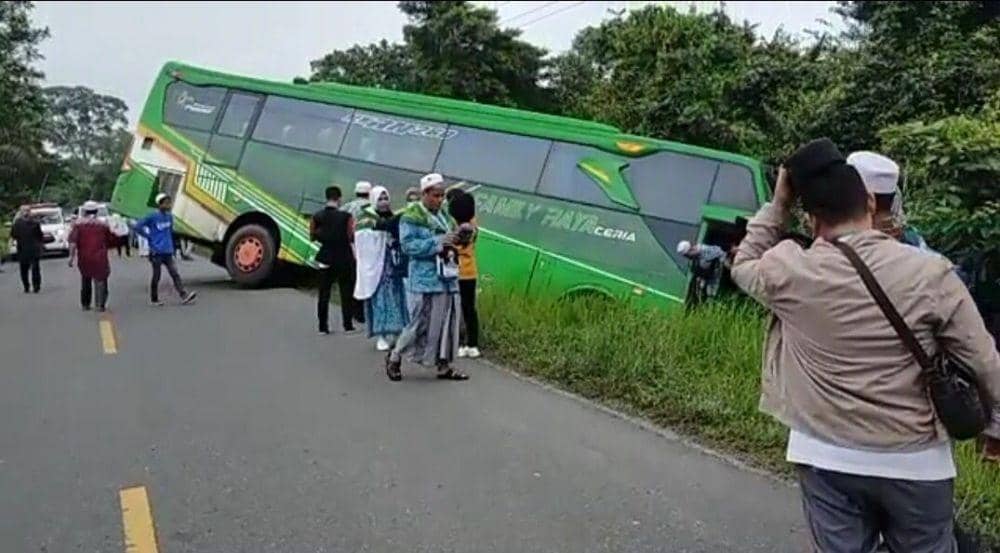 Bus Pengangkut CJH di Jambi Kecelakaan, 54 Penumpang Selamat