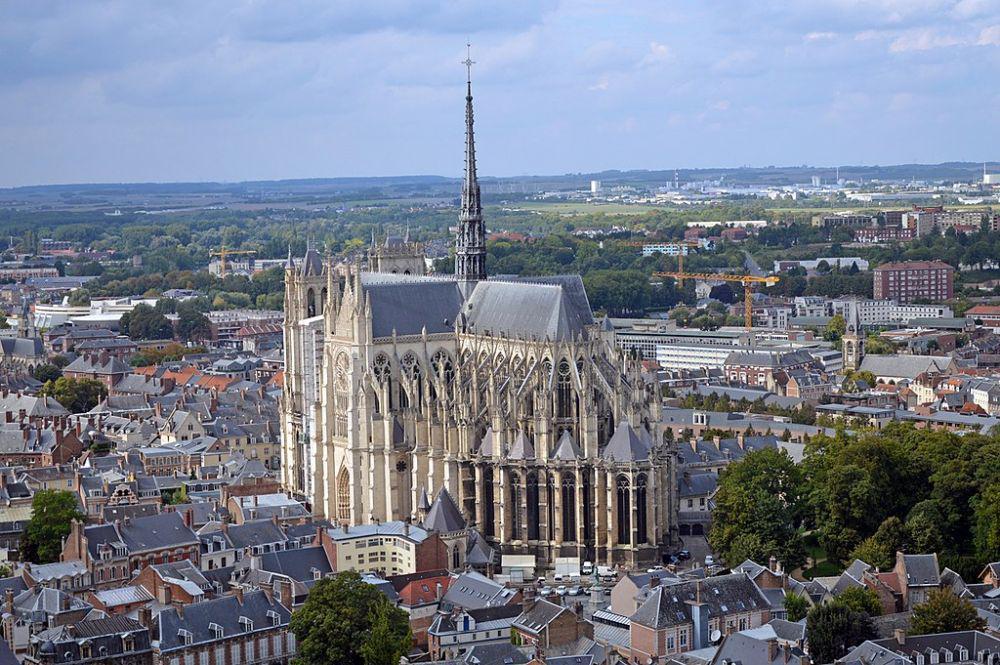Katedral Amiens merupakan Katedral dengan gaya arsitektur Gotik terbesar di Prancis (commons.wikimedia.org/ BB 22385)