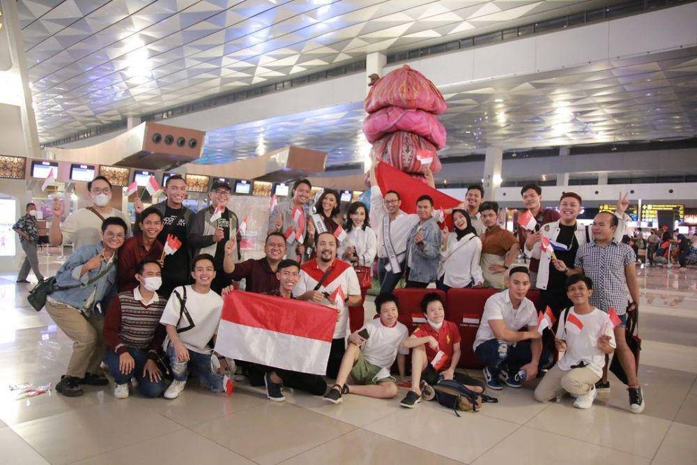 Potret keberangkatan Adinda Cresheilla ke ajang Miss Supranational 2022 (Instagram.com/officialputeriindonesia)