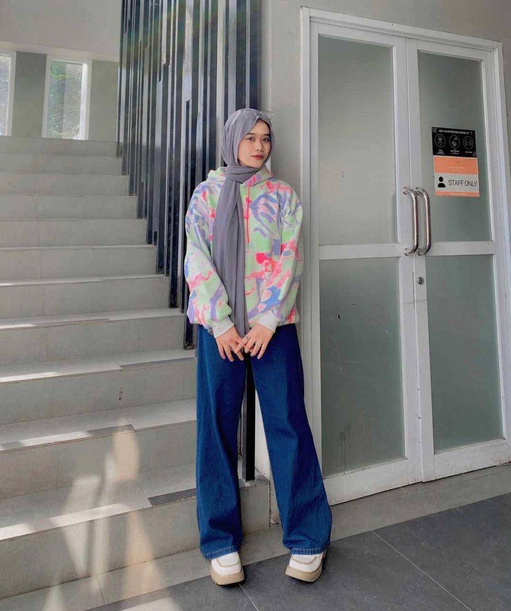 Potret OOTD tabrak warna (instagram.com/sarah.febry)