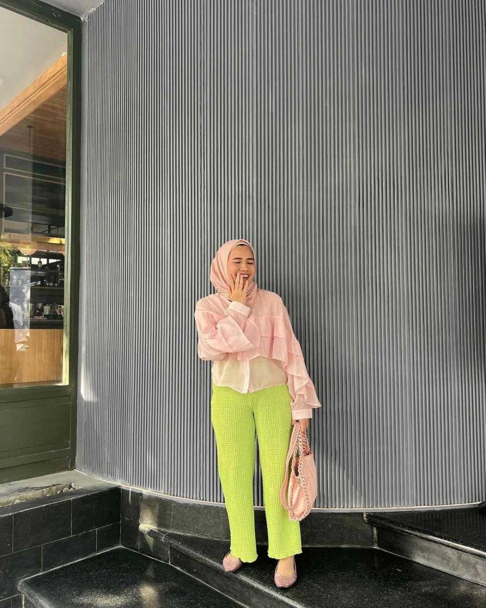 Potret OOTD tabrak warna (instagram.com/ryabatubara)