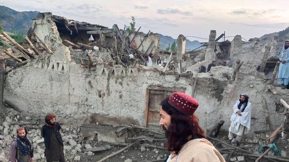 potret rumah-rumah yang terdampak gempa di Afghanistan (twitter.com/KhaledBeydoun)