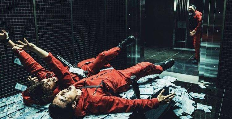 Tim Money Heist menemukan ruang penyimpanan uang (instagram.com/netflixkr)