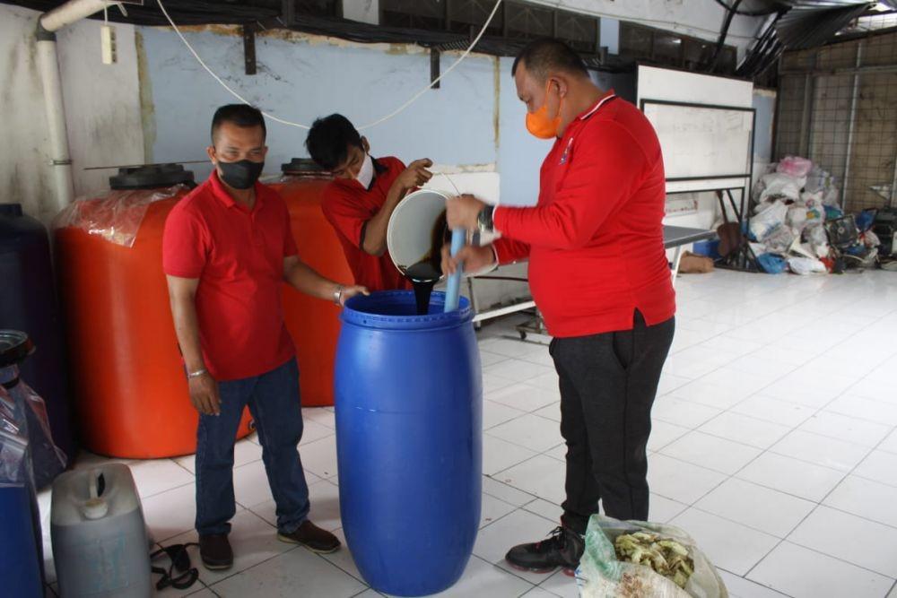Petugas Rutan Medan Olah Limbah Sayur dan Buah Jadi Eco Enzim