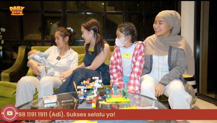 potret Ayu Ting Ting jenguk baby Don (youtube.com/Jessica Iskandar)