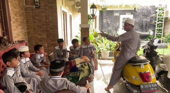 potret Fadil Jaidi bareng geng bocil (youtube.com/fadiljaidi)