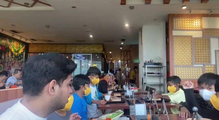 potret Fadil Jaidi bareng geng bocil (youtube.com/fadiljaidi)