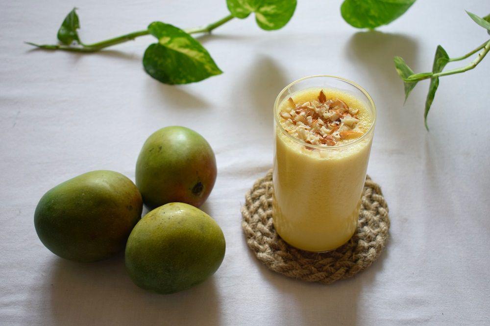 ilustrasi mango almond milk smoothie (unsplash.com/Jyoti Singh)