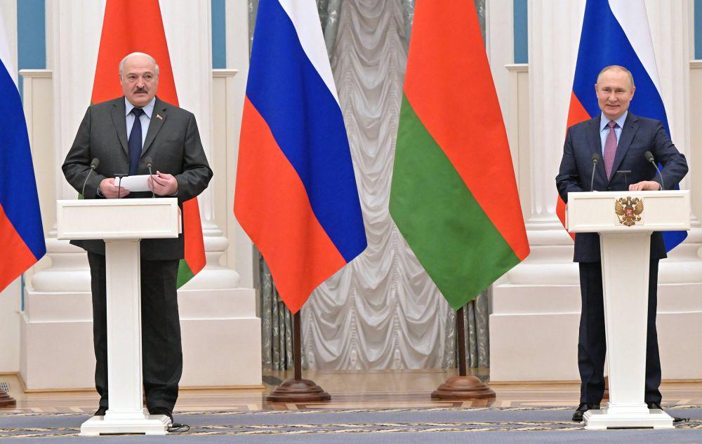 Rusia Taruh Senjata Nuklir Taktis di Belarusia Bulan Depan