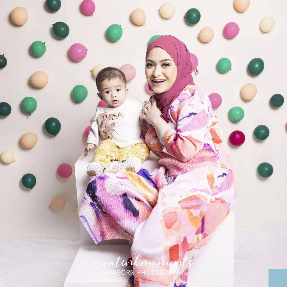pemotretan Nathalie Holscher dan baby Adzam (instagram.com/creatinkmoments)